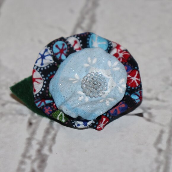 ❄️🌸🧵 RETRO HANDMADE SNOWFLAKE FABRIC FLOWER BROOCH · 2.5" - Picture 1 of 4